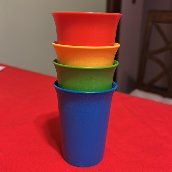Vintage TUPPERWARE Childs Set of 4 Primary Color Childrens 6 oz Tumblers Glasses - Picture 2 of 3